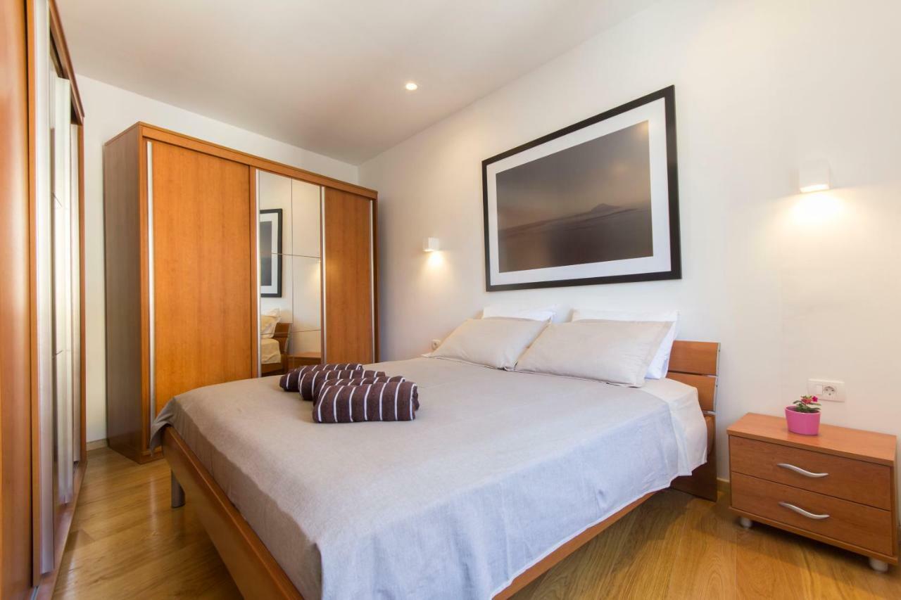 Appartment In Center With Parking بولا المظهر الخارجي الصورة