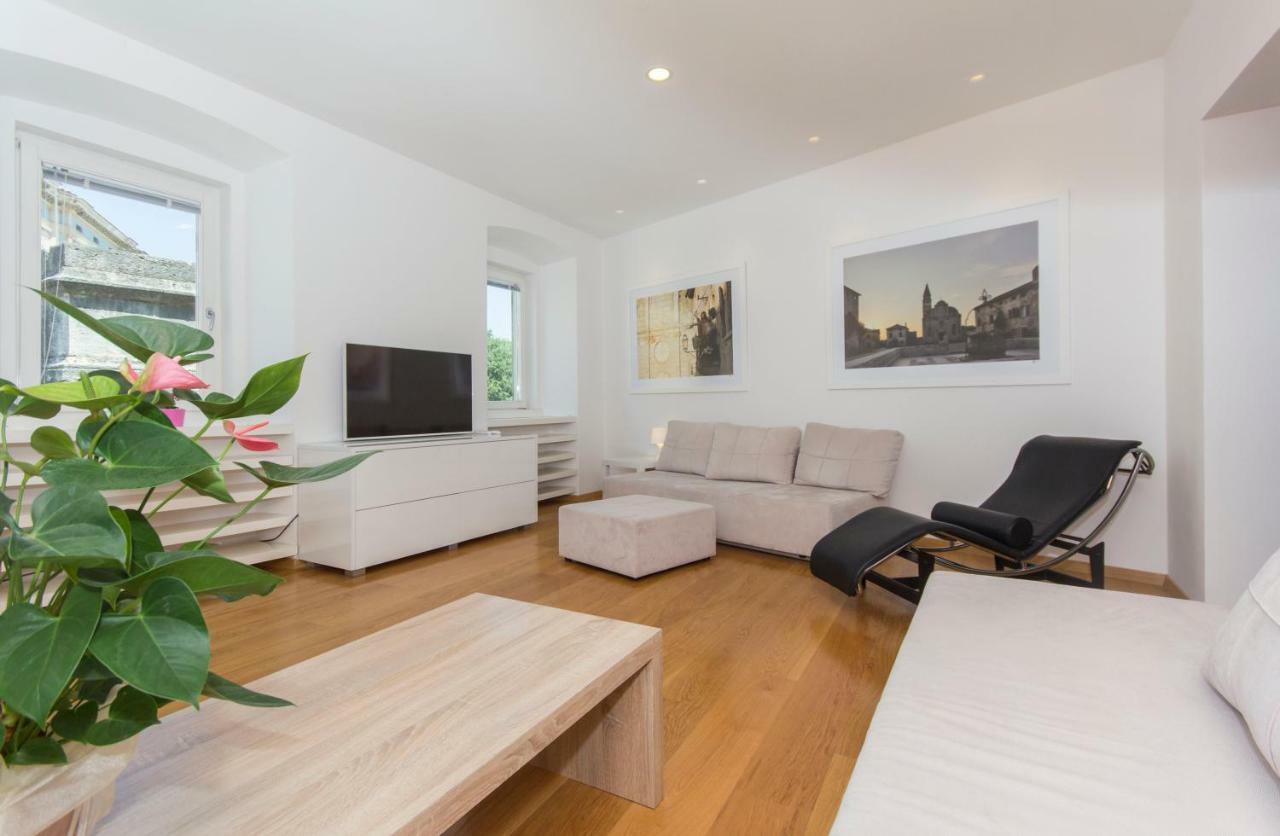 Appartment In Center With Parking بولا المظهر الخارجي الصورة