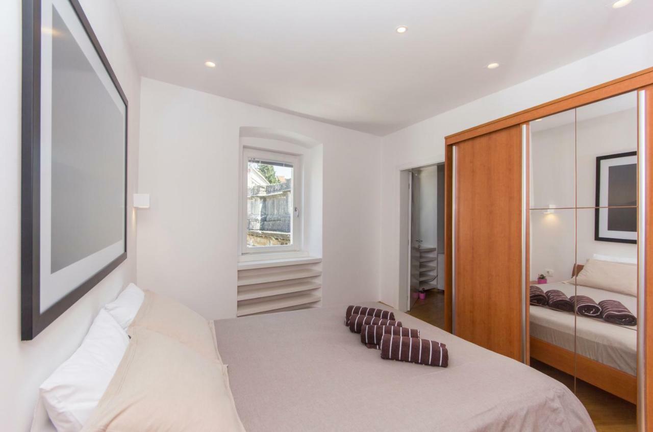 Appartment In Center With Parking بولا المظهر الخارجي الصورة