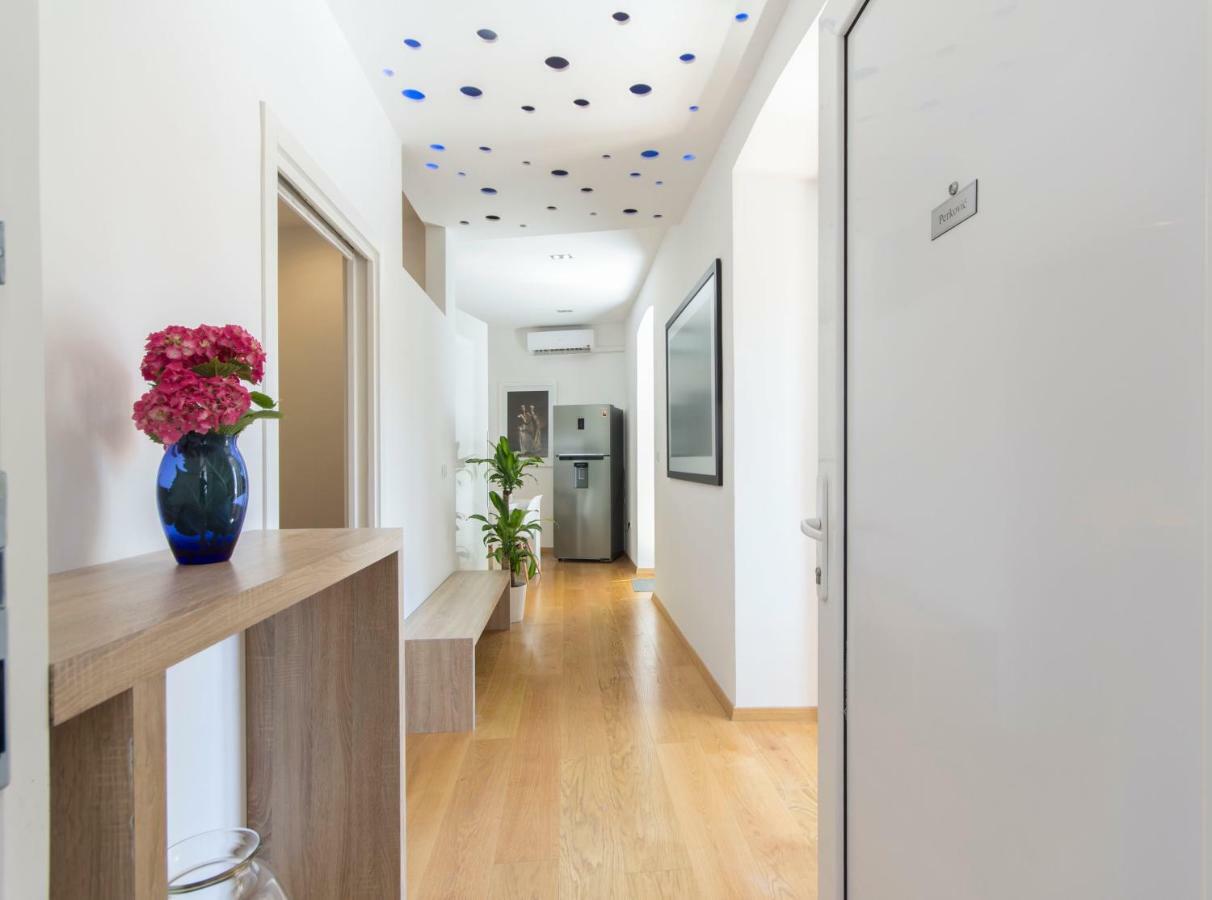 Appartment In Center With Parking بولا المظهر الخارجي الصورة