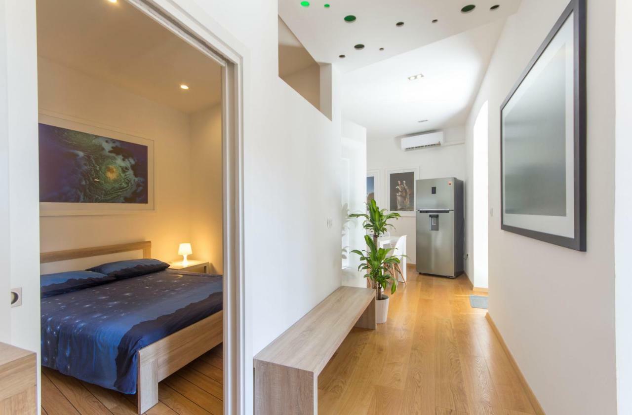 Appartment In Center With Parking بولا المظهر الخارجي الصورة